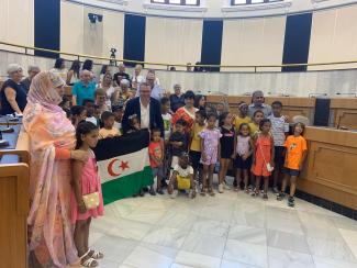 إسبانيا : رئيس مجلس مدينة الكانتي يستقبل مجموعة من الأطفال الصحراويين 