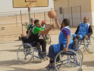 رئيس الاتحادية الصحراوية لذوي الاحتياجات الخاصة يشرف على جلسة تدريبية للكراسي المتحركة