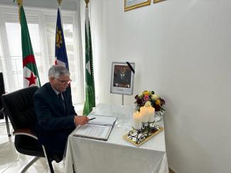 السفير  الصحراوي بالجزائر يوقع على سجل التعازي بمقر سفارة ناميبيا بالجزائر