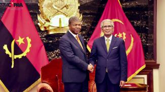 رئيس جمهورية أنغولا يستقبل الوزير المستشار المكلف بالشؤون الديبلوماسية و المبعوث الشخصي لرئيس الجمهورية